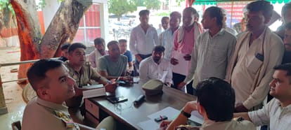 More than 125 farmers were cheated of tractors at Shikohabad in firozabad