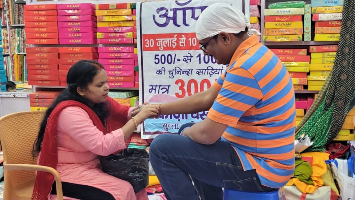 Raksha Bandhan 2025 Reema celebrated festival by tying Rakhi to Islam and Shamsher in mau