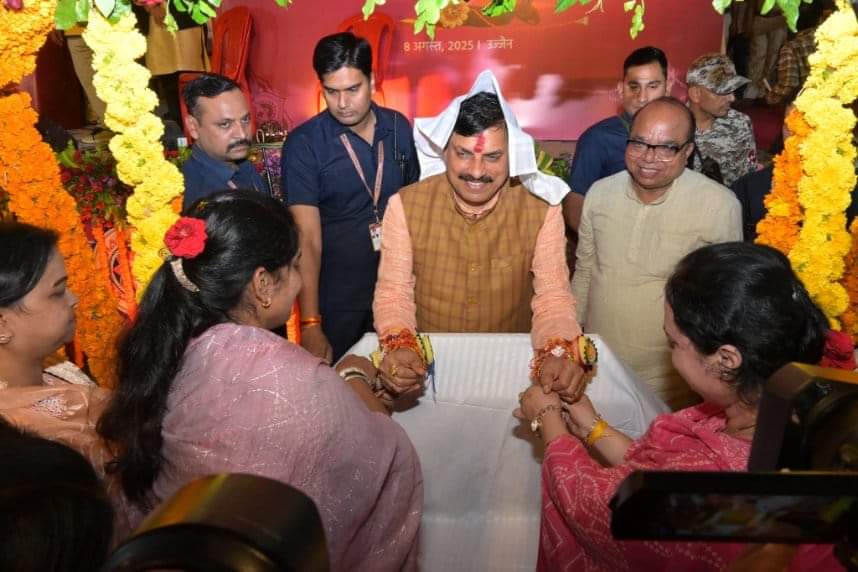 MP News: Women tied Rakhi in Ujjain, CM Dr. Mohan Yadav said- I became the Chief Minister with the blessings o