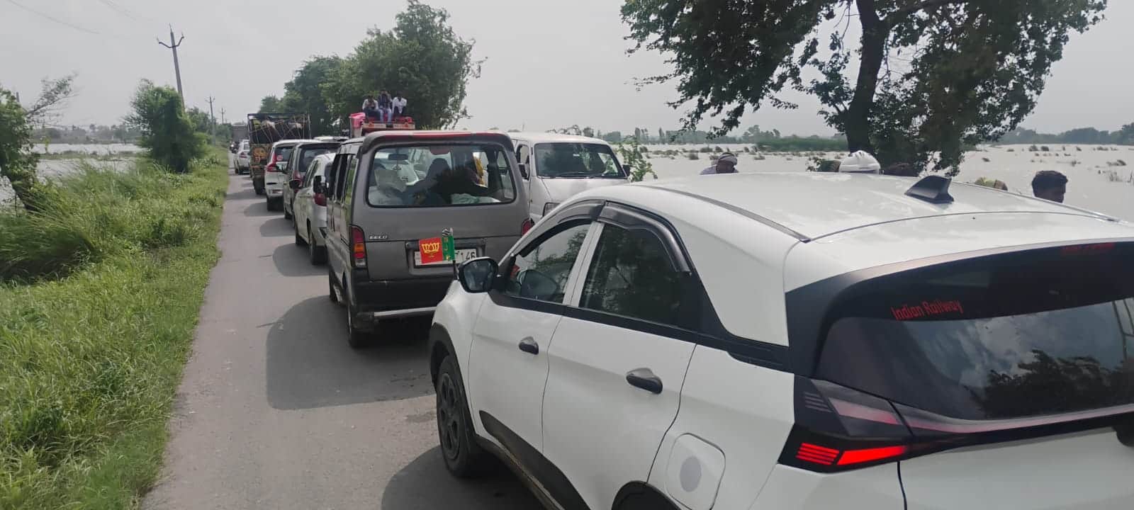 Flood in UP Due to rising water level of Yamuna water entered villages in Mathura