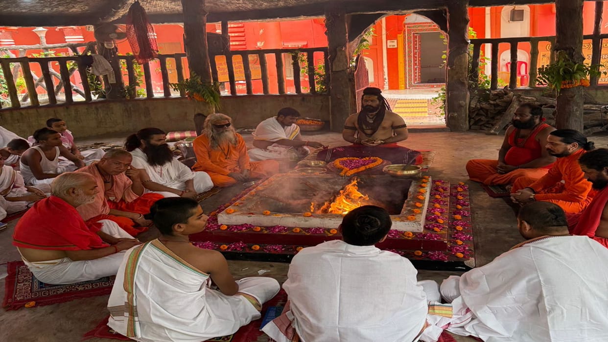 Havan Yagna on Shravan Purnima at Baghambari Gaddi, prayer for peace in the disaster that struck Uttarakhand