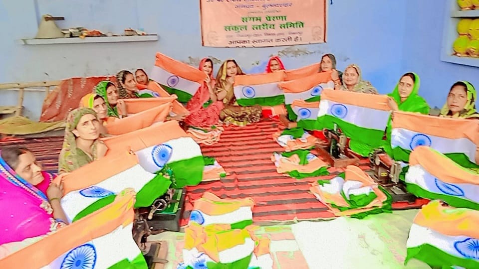 Women of 10 self-help groups are preparing the tricolor responsibility assigned under Har Ghar Tiranga Utsav i