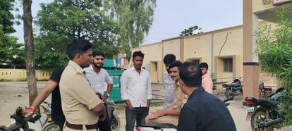 UP: Wife put chilli in sleeping husband's eyes and stabbed him with a knife, cut off his private part; condit