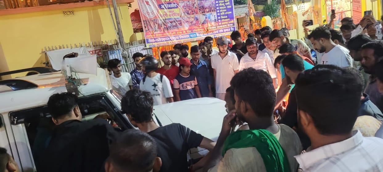 Bihar News: In Purnia, a vehicle with a Bihar Police board hit a scooter, couple injured; Rakshabandhan