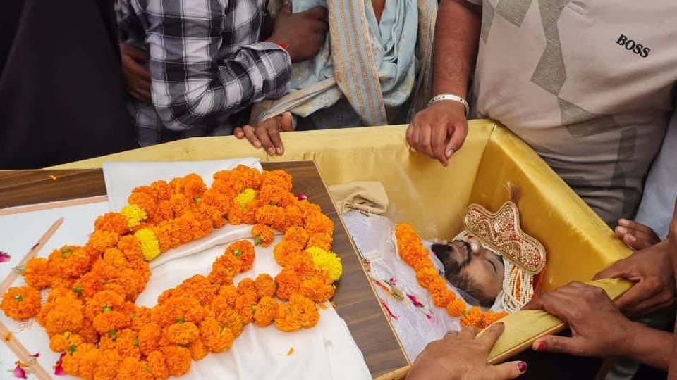 Army jawan Harminder Singh who martyred in Jammu Kashmir his cremated with military honours in his village