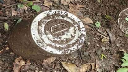 बरामद किया गया IED बम।