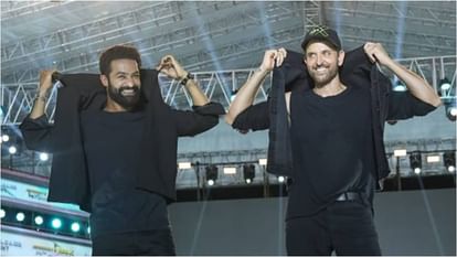 War 2 Hyderabad Event: A grand event of 'War 2' organized in Hyderabad, Hrithik Roshan and Junior NTR appeared on one stage Hrithik Roshan and JR NTR during Movie War 2 Grand Pre Release Event in Hyderabad