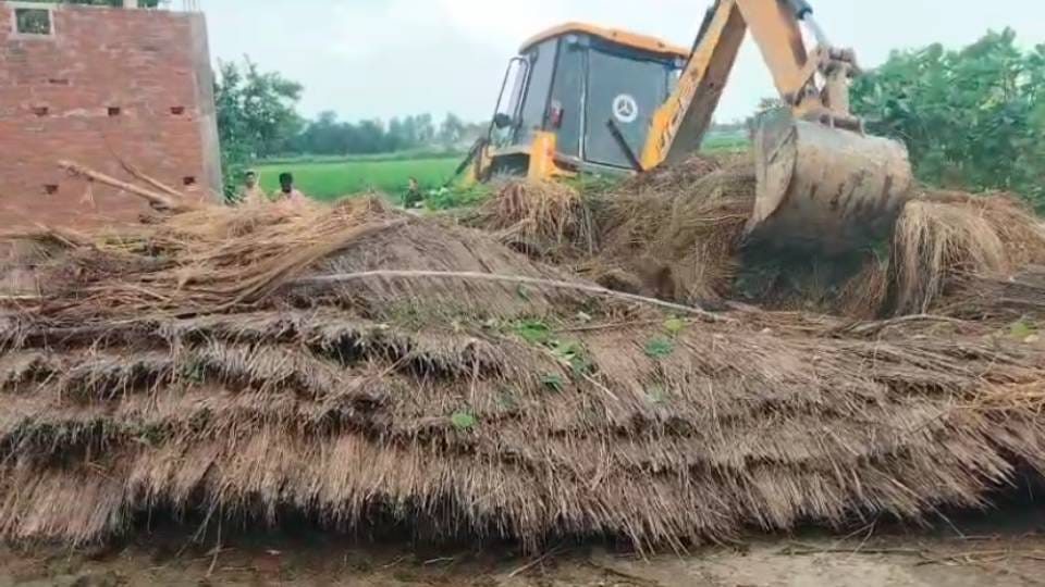 Bulldozers run on hut of person who gave shelter to accused of Chandan Sharma murder case in Sultanpur