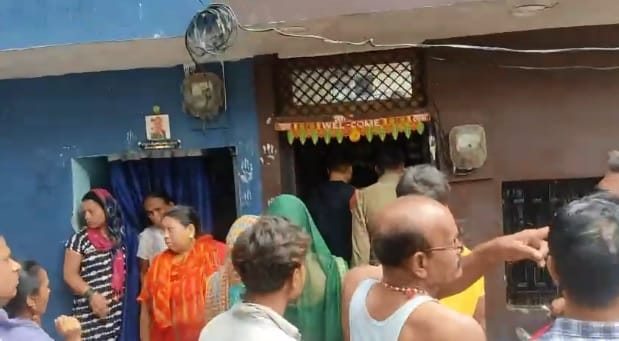 Kanpur Theft 25 lakhs stolen from an empty house family had gone on Rakshabandhan police is investigating CCTV