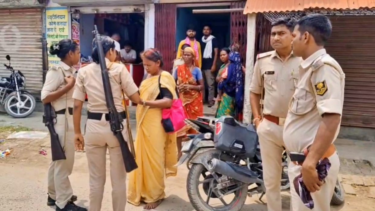 Katihar News: Ruckus over allegations of conversion Hindu organization stops prayer meeting 6 people detained