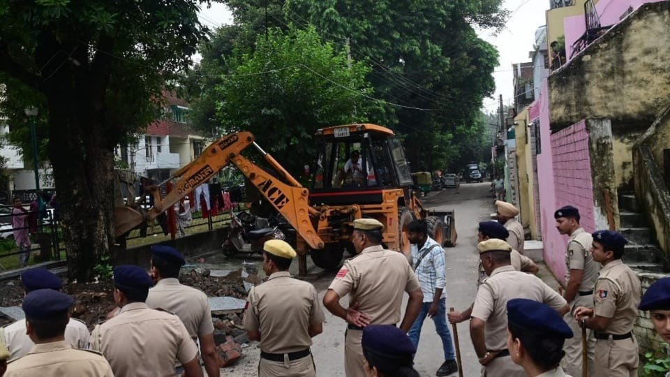 Drug smugglers bases demolished in Sector 38 bulldozers run on three religious places in Chandigarh