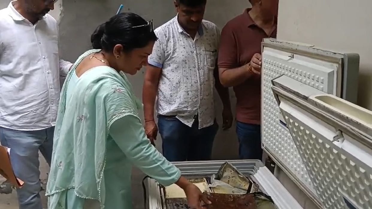Fake mawa busted in Hisar About 7 quintals recovered used to be supplied to big shops including Bikaner Sweets