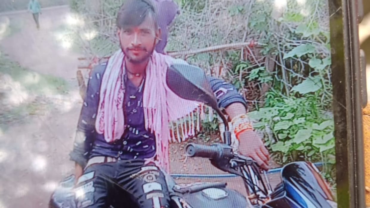 Lalitpur: The body of a young man was found hanging from a noose, he had come home on Rakshabandhan