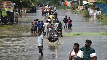 Ramganga in spate in Mundhapande, Gagan 24 cm above danger level