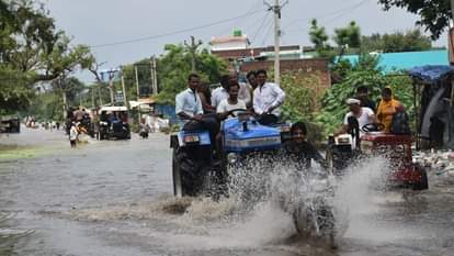 Ramganga in spate in Mundhapande, Gagan 24 cm above danger level