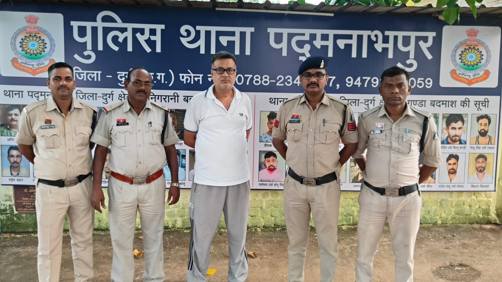 पुलिस की गिरफ्त में आरोपी