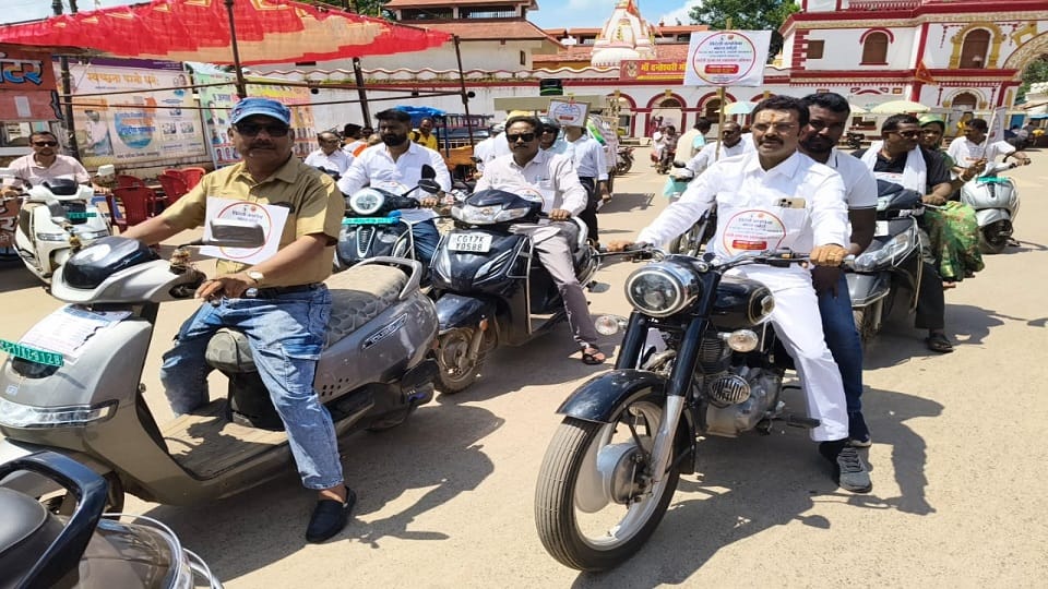 Swadeshi Jagran Manch organized a bike rally to boycott foreign goods and promote indigenous products in Jagd