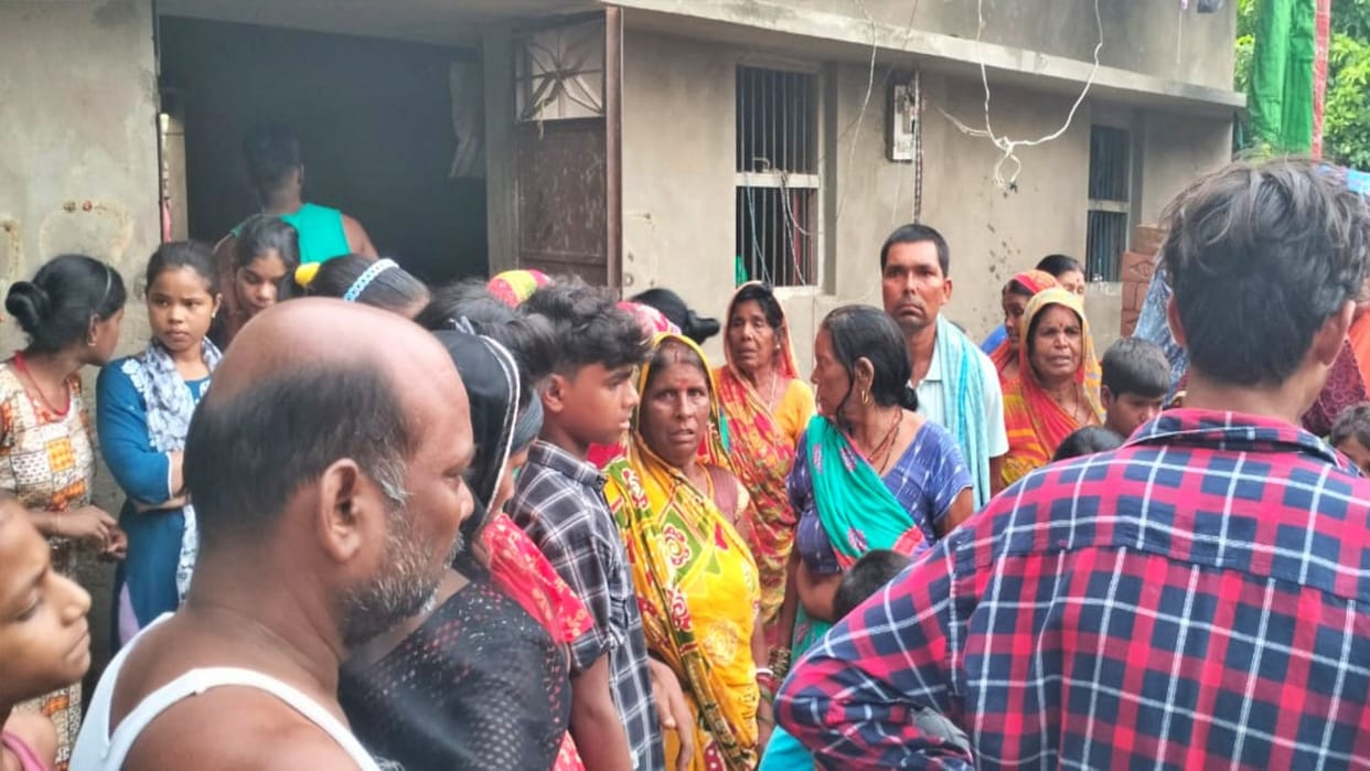 Siwan News: Two innocent brothers drowned while bathing in a pond, mourning spread in village
