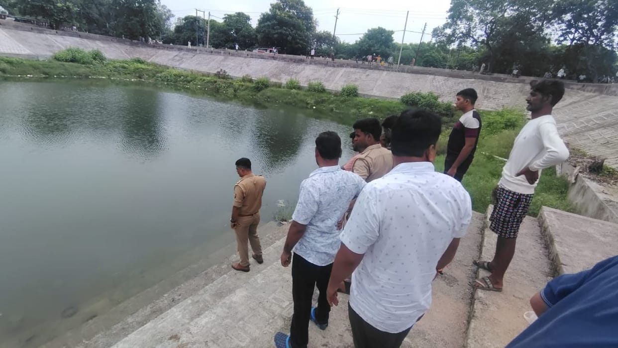 Jhansi: Death while bathing in a pond after drinking alcohol