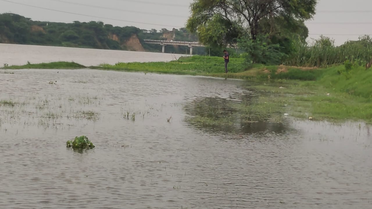 Yamuna reached danger mark in Agra  Water entered Balkeshwar and Foundry Nagar