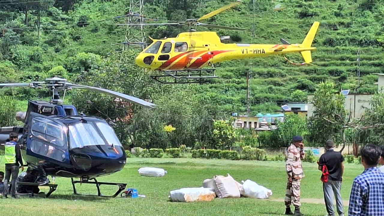 Uttarkashi Disaster people are moving towards Dharali in the hope of finding their loved ones alive