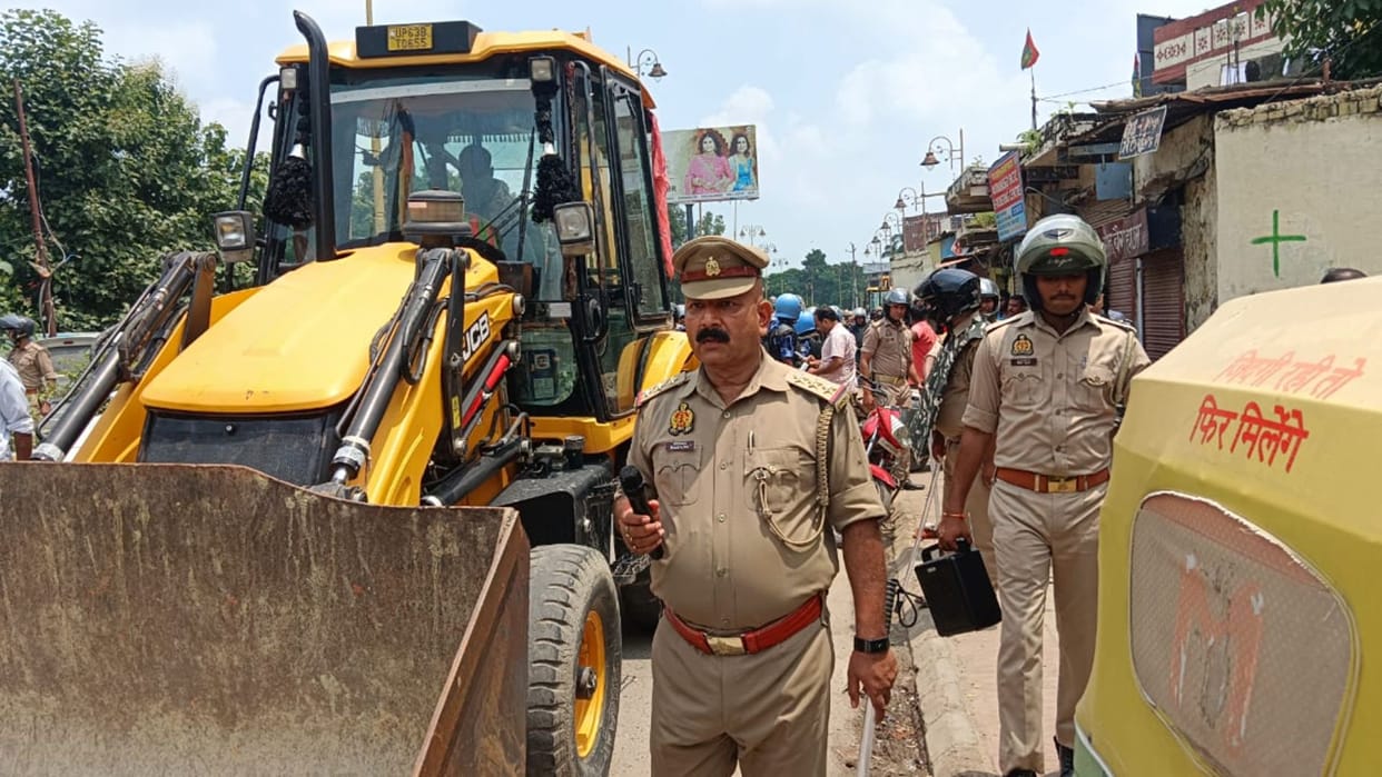 administration is set to demolish 14 illegal shops in Modinagar,