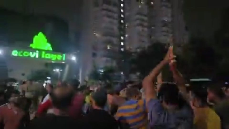 Greater Noida: People of Eco Village Society came out on the streets due to non-availability of water