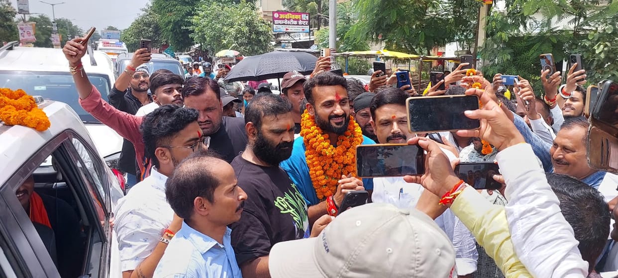Bihar News: Cricketer Akashdeep, who made a splash during the England tour, was welcomed in Rohtas