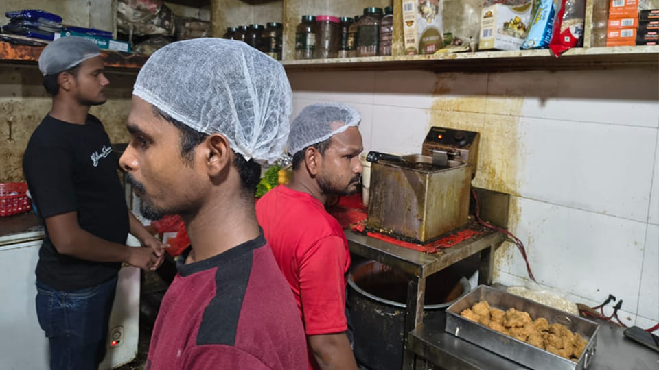UP: Ordered paneer, but it turned out to be a piece of meat, Chief Food Safety Officer seized the restaurant