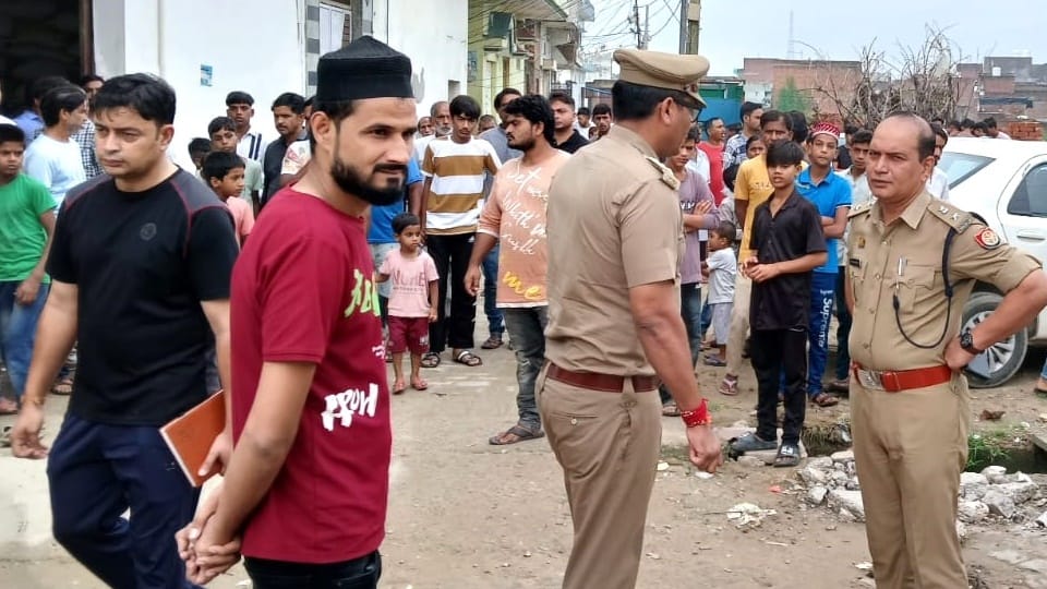 couple brutally beat a young man to death In Sambhal young man teeth were pulled out with a plier