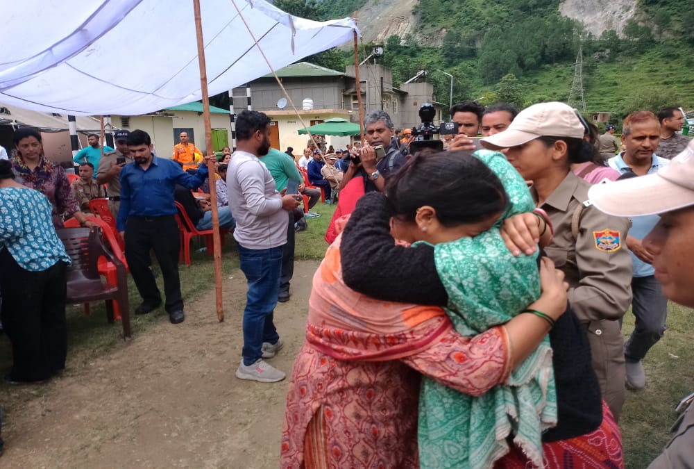 Uttarkashi Disaster people are moving towards Dharali in the hope of finding their loved ones alive