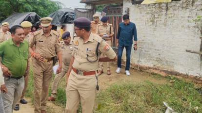 UP news body of teenager was found lying on bed bedsheet was stained with blood