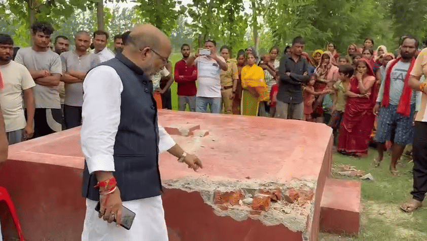 Bahraich: Unruly elements damaged the religious platform... people are angry