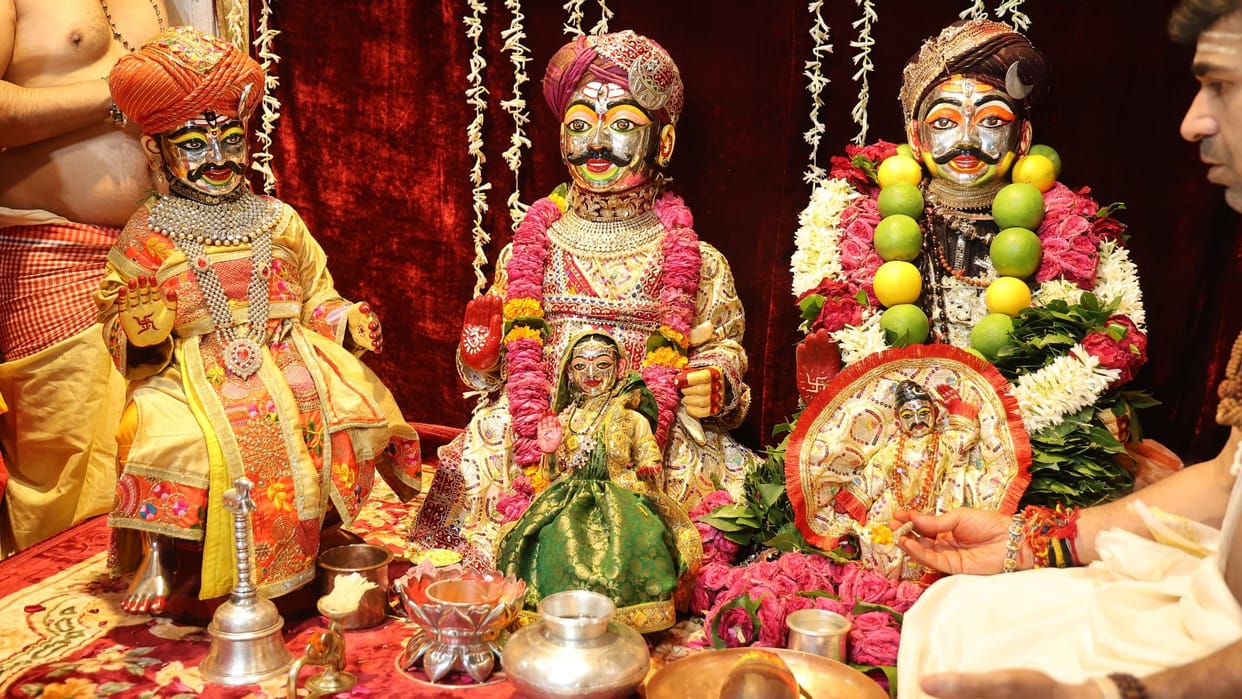 A huge crowd gathered for Baba's fifth ride, Ujjain reverberated with the chants of Jai Shri Mahakal
