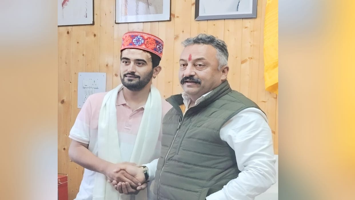 bcs students  kidnapping case Education Minister Rohit Thakur met children and parents, honored Raunak Sharma