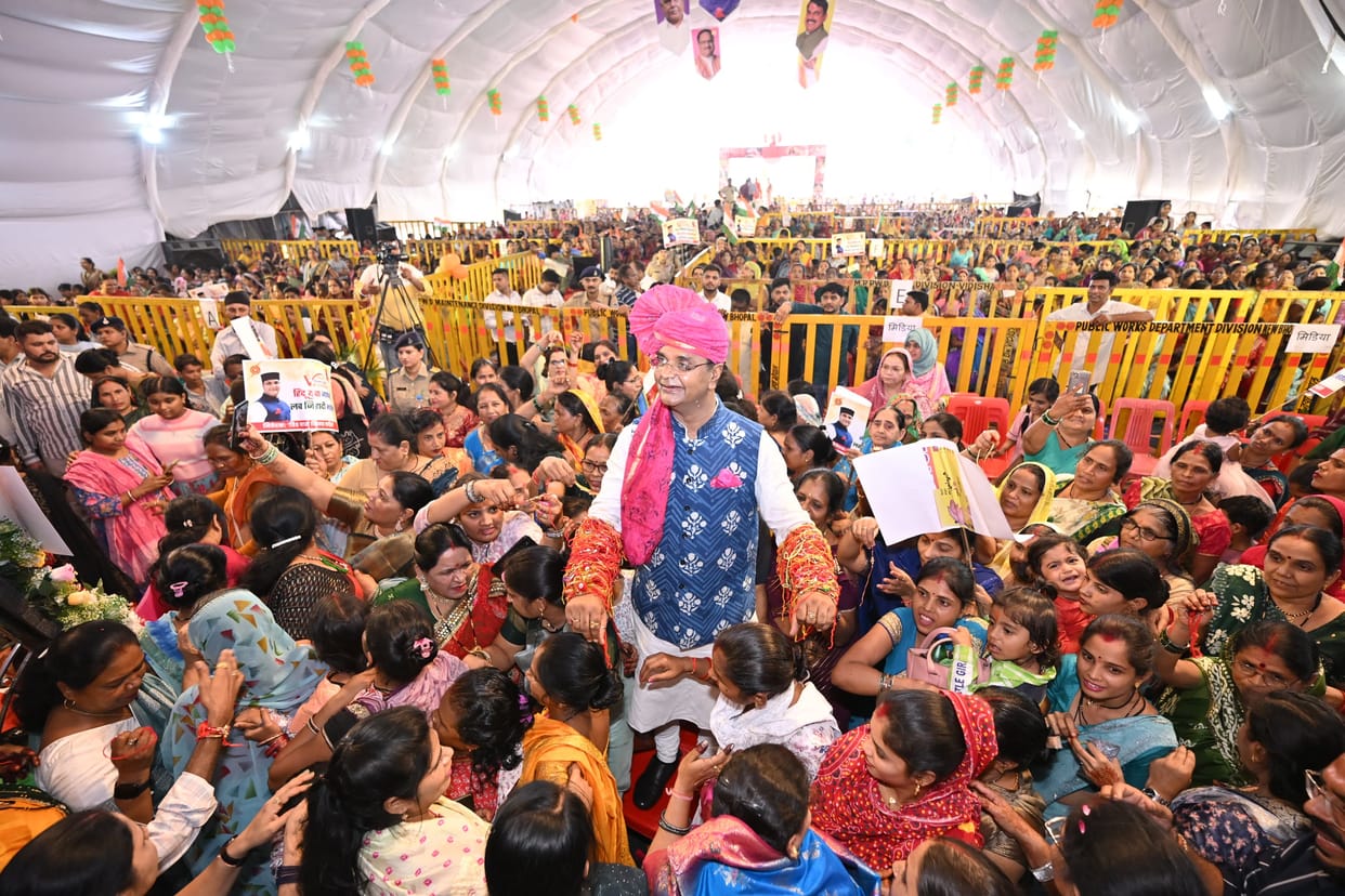 Bhopal: On the first day of Rakshabandhan festival, 24 thousand sisters tied Rakhi to Minister Sarang, pledged