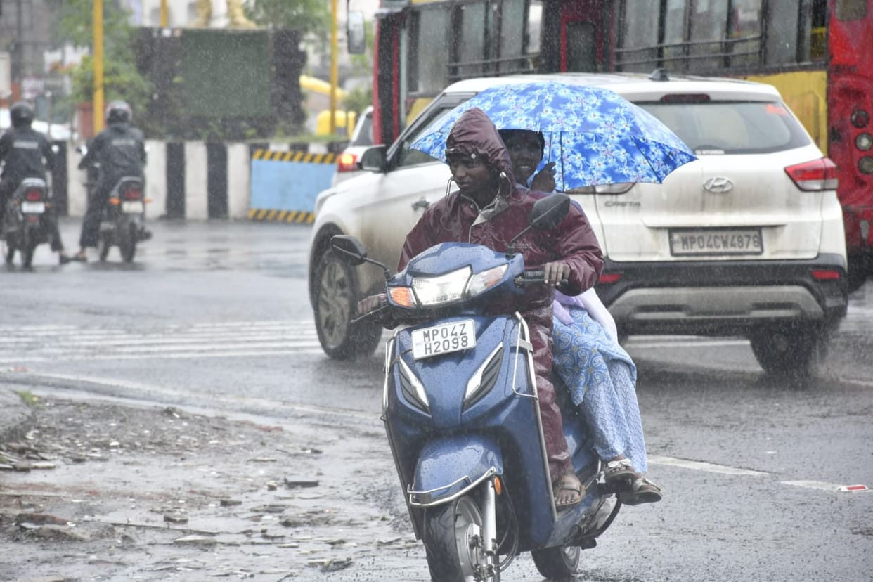 MP weather today: Rainfall in eight districts of the state, more than 2 inches of water fell in Naugaon, tempe