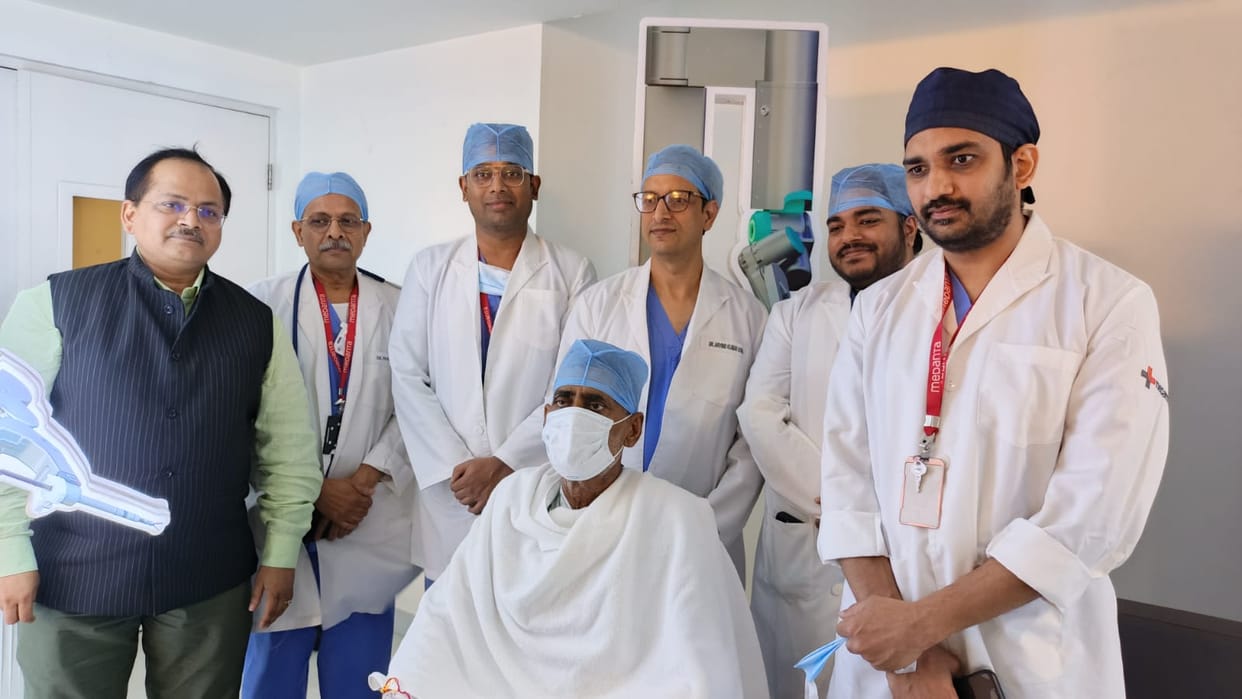 Bihar News Robotic surgery done in patna robotic cardiac bypass surgery successful in patna