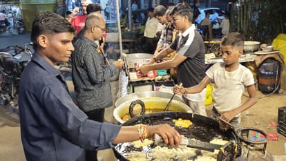 Foreigners joined this unique tradition Jalebi sweetness melted in mouth Kajri entered heart