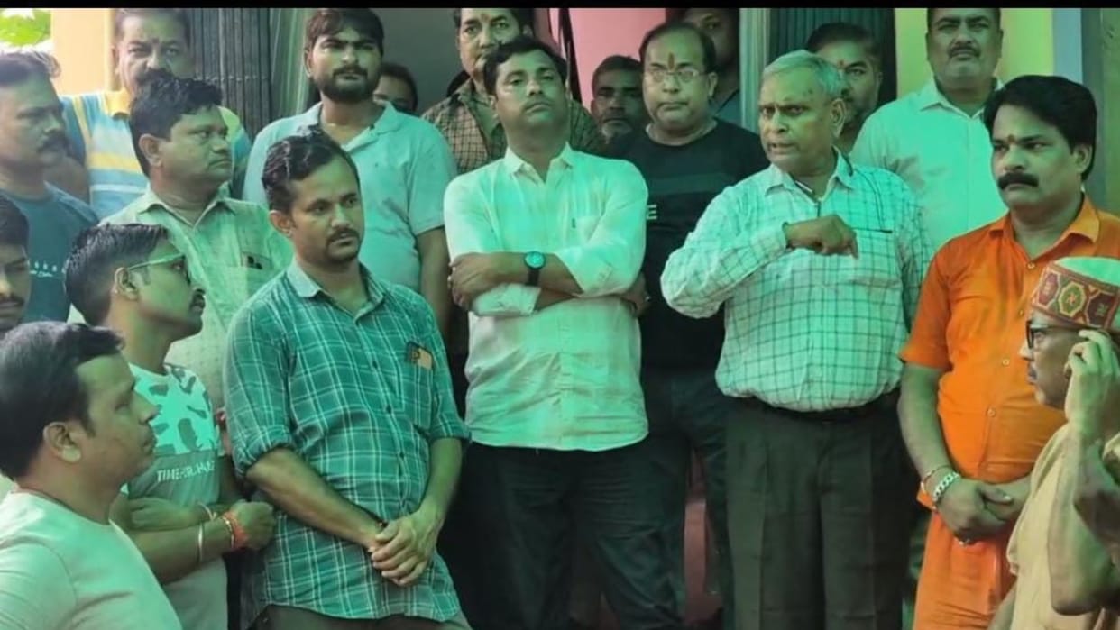Business Board angry with beating of chaat vendor, announces closure of shop in protest