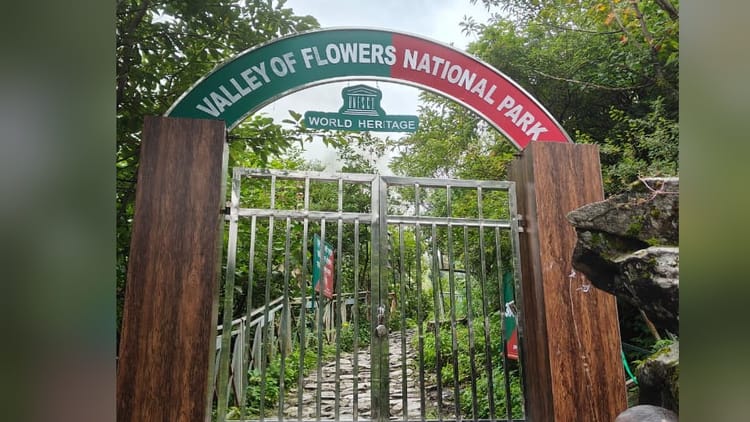 Weather Alert: फूलों की घाटी आज पर्यटकों के लिए बंद, हेमकुंड साहिब तीर्थयात्रियों को भी घांघरिया में रोका