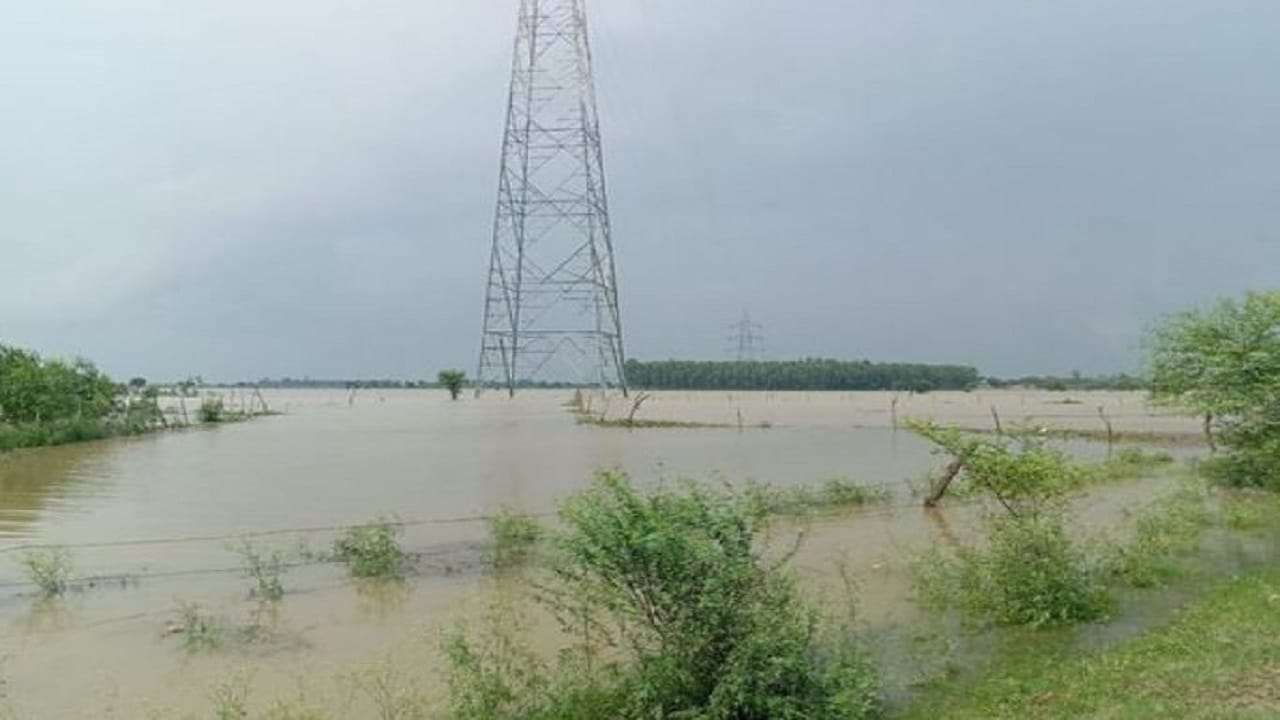 UP Floods Ganga water level above the danger mark and 39 villages affected in Badaun