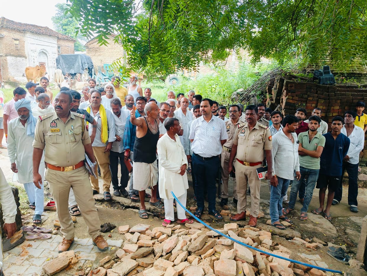 Jhansi: One person died and two are in critical condition after being hit by a falling wall