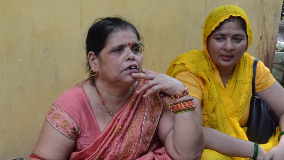 kanpur murder case Last rites of Dhruv alias Kajal Kinnar and Dev Pandey