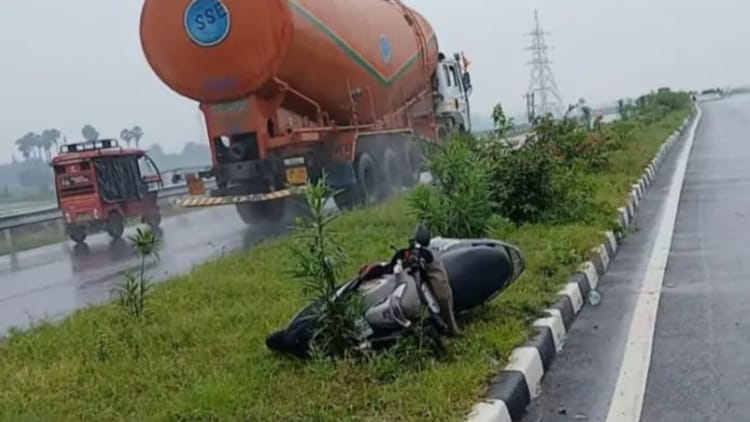 Bihar Accident News: स्कूटी को पिकअप ने मारी टक्कर, दो महिला टीचर गंभीर रूप से घायल