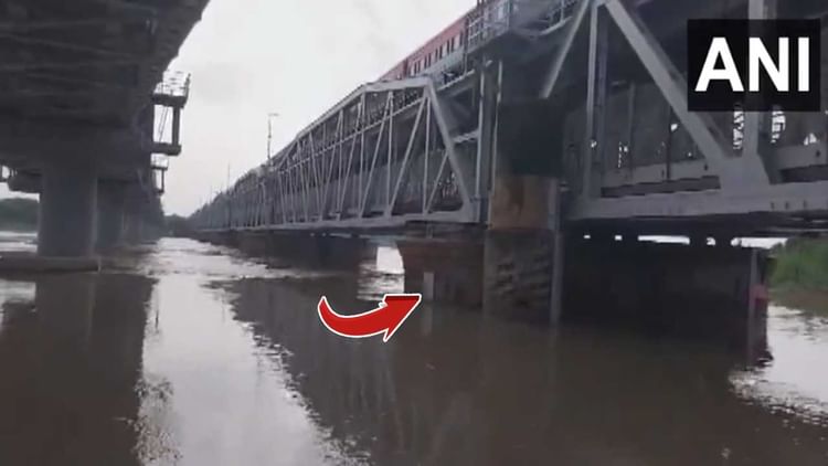 Yamuna River Is Flowing Close To Danger Mark In Delhi – Amar Ujala Hindi News Live