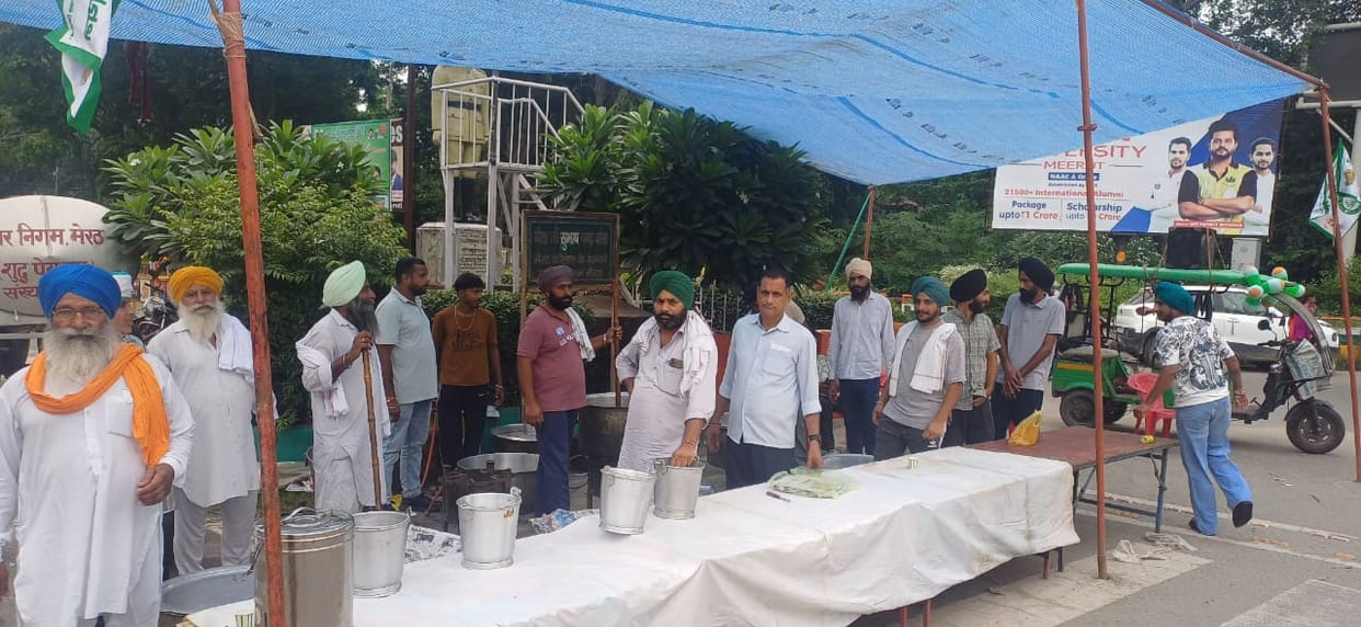Farmers Reach Meerut College with Tractor Tricolour Rally for BKU Event, Bhandara and Langar Organized