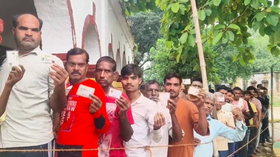 Voting amid tight security for by-election of Misrikh and Mahmoodabad Nagar Palika president in Sitapur