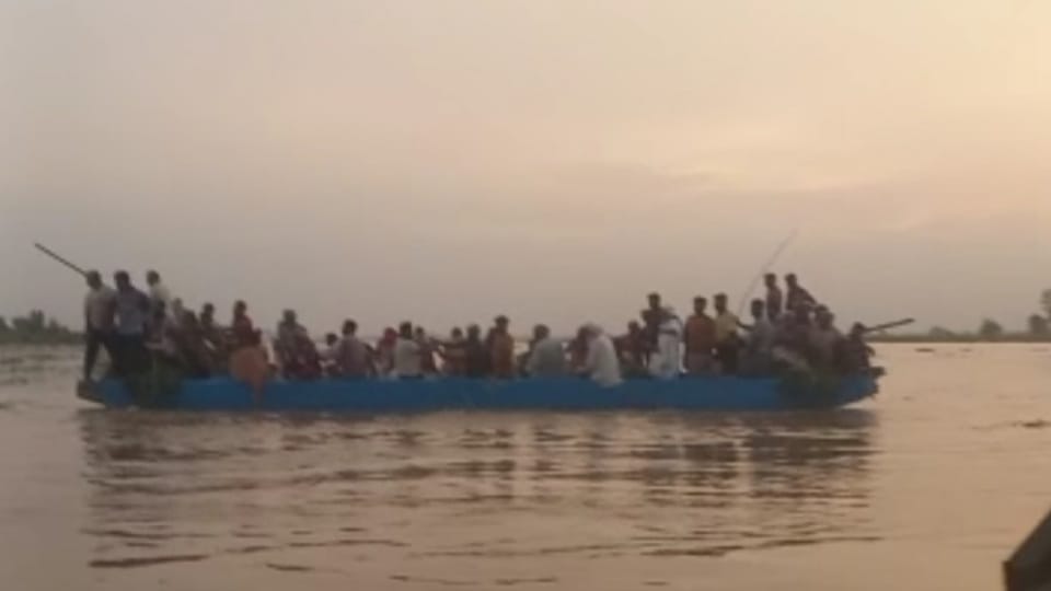 50 Indians saved from going to Pakistan in Firozepur boat washed away in Sutlej river see video
