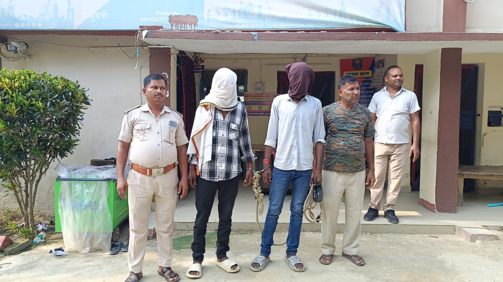 पुलिस की गिरफ्त में आरोपी